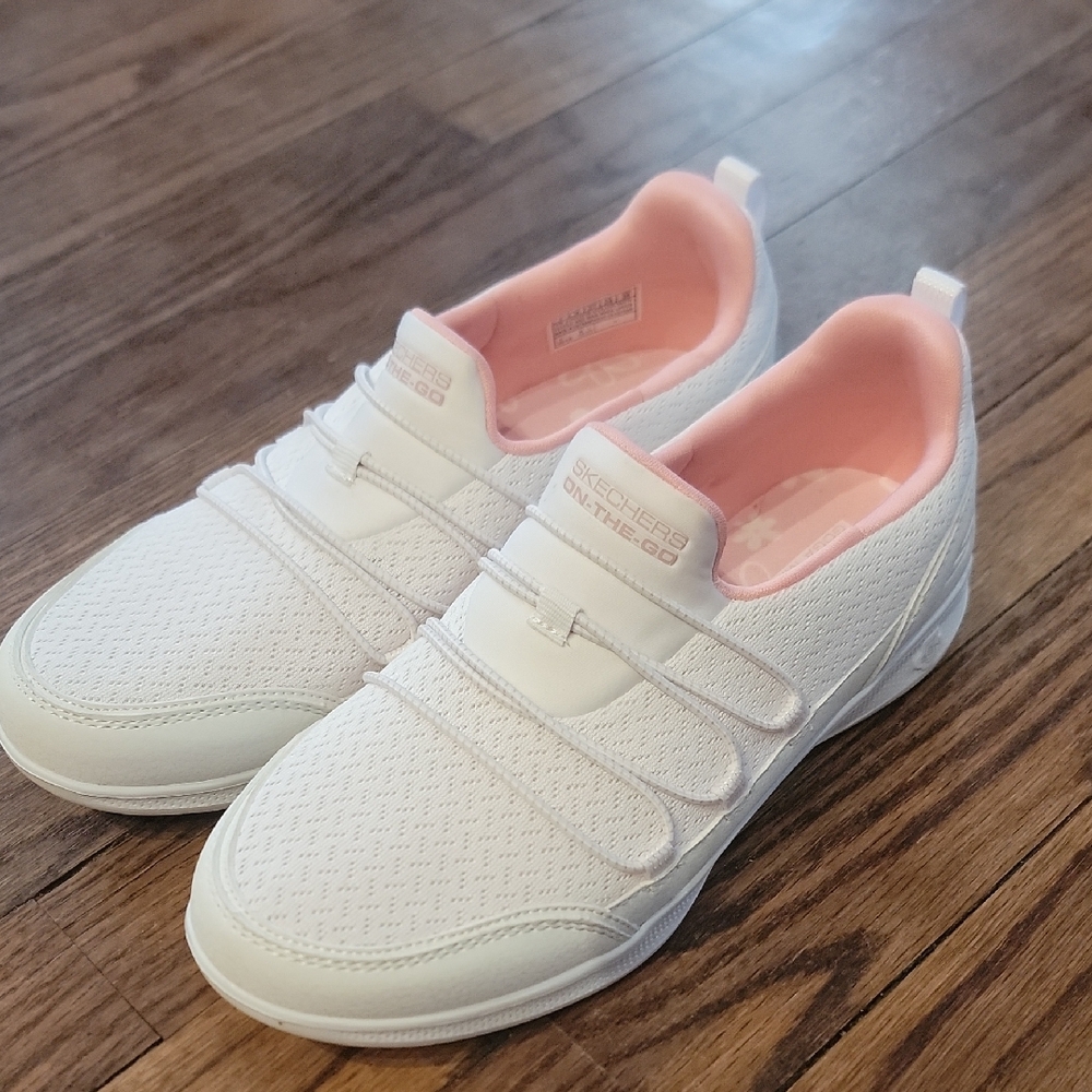 Skechers On The Go  White and Pink Casual Sneakers